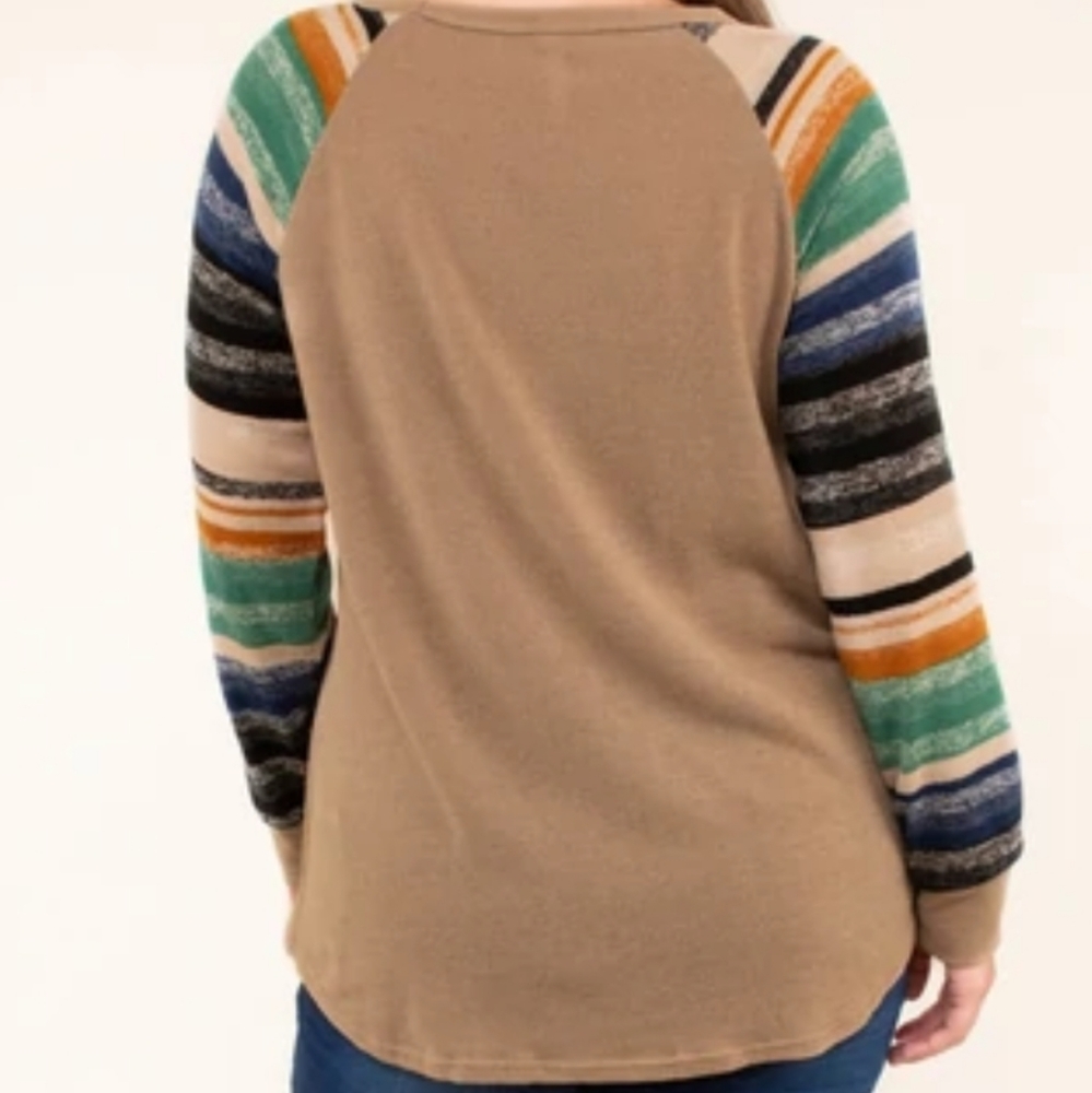 New ♥️ ADORABLE neutral color with multi colors sleeves tied top 1x - Picture 3 of 4